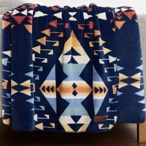 Pendleton fleece throw blanket 50" by 70" navy aztec boho design